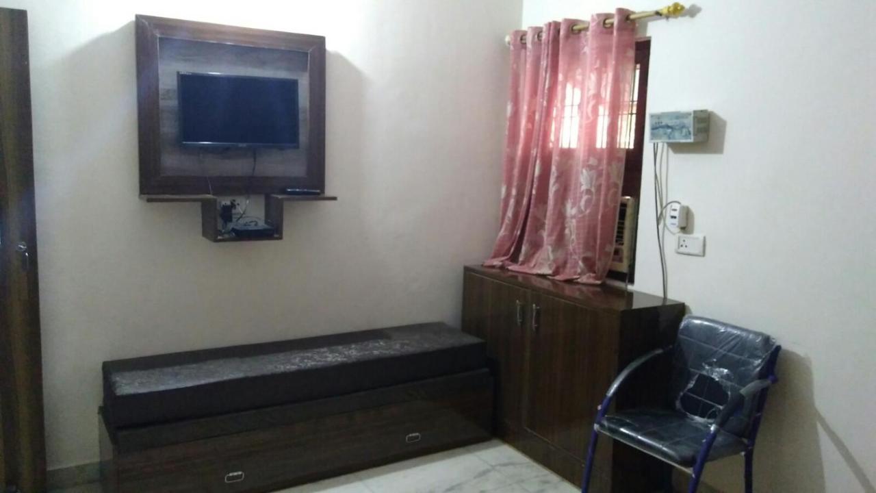 Basil Inn Home Stay Walking Distance From Taj Mahal Agra 阿格拉 外观 照片