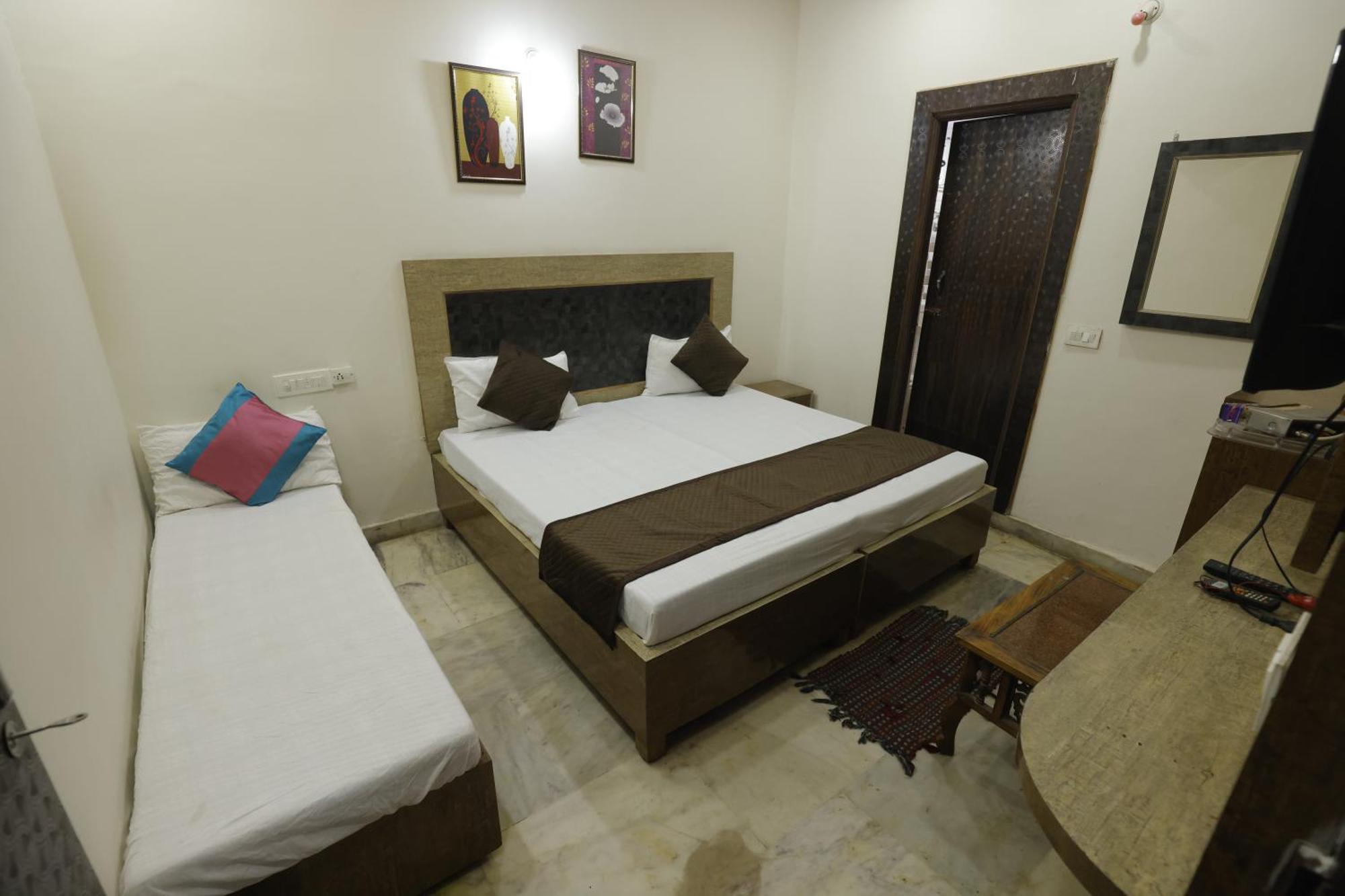 Basil Inn Home Stay Walking Distance From Taj Mahal Agra 阿格拉 外观 照片